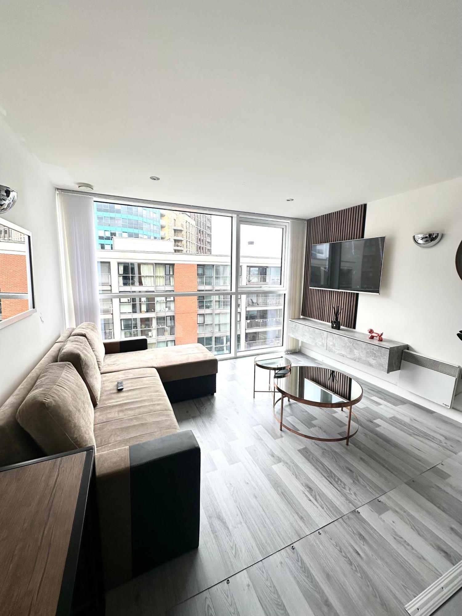 Apartment Glam Escape: Lavish Haven